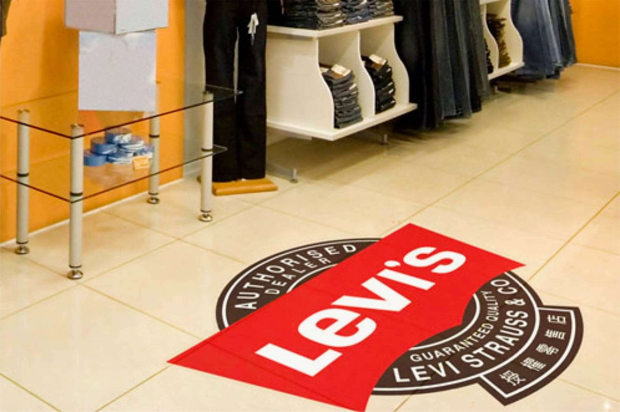 наклейка на полу2