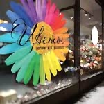 цветные наклейки на витрину