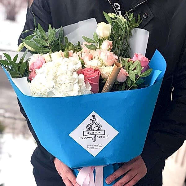 наклейка с логотипом